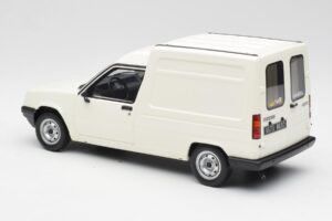 Renault Express White Otto 1:18 OT466 Resin — photo 4 of 5