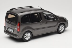 Renault Juvaquatre Break 300 kg Ivory Norev 1:18 185260 Diecast — photo 2 of 6