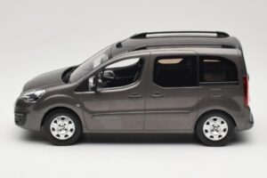 Renault Juvaquatre Break 300 kg Ivory Norev 1:18 185260 Diecast — photo 3 of 6