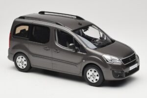Renault Juvaquatre Break 300 kg Ivory Norev 1:18 185260 Diecast — photo 4 of 6
