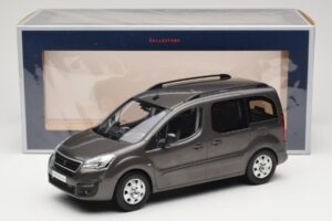 Renault Juvaquatre Break 300 kg Ivory Norev 1:18 185260 Diecast — photo 6 of 6