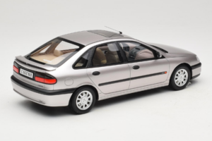 Renault Laguna V6 3.0 Baccara Opal Grey Otto 1:18 OT1185 Resin — photo 2 of 6