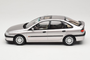 Renault Laguna V6 3.0 Baccara Opal Grey Otto 1:18 OT1185 Resin — photo 3 of 6