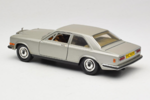 Rolls-Royce Camargue Silver Diamond Edition Bburago 1:18 3001-M3 Diecast — photo 7 of 8