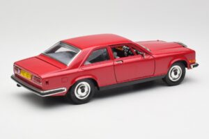 Rolls-Royce Camargue Red Bburago 1:22 3001 Diecast — photo 3 of 8