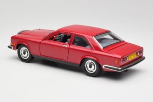 Rolls-Royce Camargue Red Bburago 1:22 3001 Diecast — photo 7 of 8