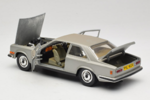 Rolls-Royce Camargue Silver Bburago 1:18 3001-M2 Diecast — photo 5 of 8