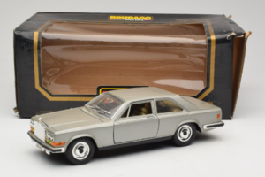 Rolls-Royce Camargue Silver Bburago 1:18 3001-M2 Diecast — photo 8 of 8