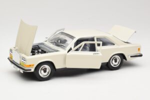 Rolls-Royce Camargue White Bburago 1:22 3001-M1 Diecast — photo 3 of 8