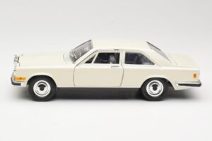 Rolls-Royce Camargue White Bburago 1:22 3001-M1 Diecast — photo 4 of 8