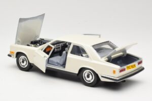 Rolls-Royce Camargue White Bburago 1:22 3001-M1 Diecast — photo 5 of 8