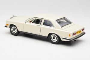Rolls-Royce Camargue White Bburago 1:22 3001-M1 Diecast — photo 7 of 8