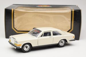 Rolls-Royce Camargue White Bburago 1:22 3001-M1 Diecast — photo 8 of 8