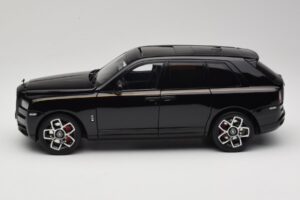 Rolls-Royce Cullinan Black With Gold Coachline & Shadow Wheels OEM 1:18 028-15A Diecast — photo 4 of 8