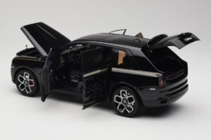Rolls-Royce Cullinan Black With Gold Coachline & Shadow Wheels OEM 1:18 028-15A Diecast — photo 5 of 8
