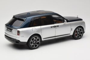 Rolls-Royce Cullinan Blue & Silver Two-Tone OEM 1:18 028-16B Diecast — photo 3 of 8