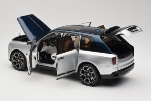 Rolls-Royce Cullinan Blue & Silver Two-Tone OEM 1:18 028-16B Diecast — photo 5 of 8