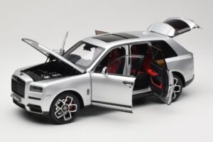 Rolls-Royce Cullinan Silver With Shadow Wheels OEM 1:18 028-16A Diecast — photo 2 of 8