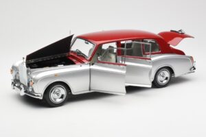 Rolls-Royce Phantom VI Silver Red Kyosho 1:18 08905SR Diecast — photo 2 of 8