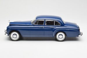 Rolls-Royce Silver Cloud III Flying Spur Mulliner RHD Dark Blue MCG 1:18 MCG18124 Diecast — photo 3 of 6