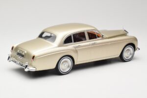 Rolls-Royce Silver Cloud III Flying Spur H.J. Mulliner Gold MCG 1:18 MCG18058 Diecast — photo 2 of 6