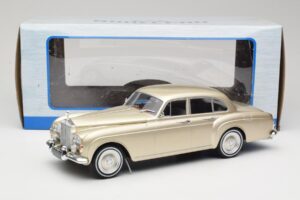 Rolls-Royce Silver Cloud III Flying Spur H.J. Mulliner Gold MCG 1:18 MCG18058 Diecast — photo 6 of 6