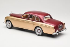 Rolls-Royce Silver Cloud III Flying Spur H.J. Mulliner Red & Gold MCG 1:18 MCG18132 Diecast — photo 5 of 6