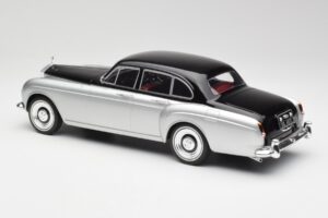 Rolls-Royce Silver Cloud III Mulliner Silver & Black MCG 1:18 MCG18128 Diecast — photo 5 of 6
