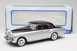 Rolls-Royce Silver Cloud III Mulliner Silver & Black MCG 1:18 MCG18128 Diecast — photo 6 of 6