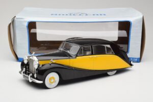 Rolls-Royce Silver Wraith Empress by Hooper Black & Yellow MCG 1:18 MCG18066 Diecast — photo 6 of 6