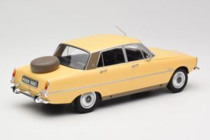 Rover 3500 V8 P6 Cream MCG 1:18 MCG18046 Diecast — photo 2 of 6