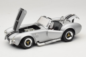 Shelby Cobra 427S/C Silver With Black Stripes Road Signature 1:18 92058 Diecast — photo 2 of 8