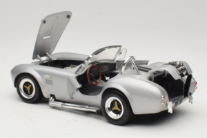 Shelby Cobra 427S/C Silver With Black Stripes Road Signature 1:18 92058 Diecast — photo 5 of 8