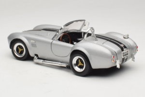 Shelby Cobra 427S/C Silver With Black Stripes Road Signature 1:18 92058 Diecast — photo 7 of 8