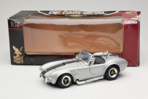 Shelby Cobra 427S/C Silver With Black Stripes Road Signature 1:18 92058 Diecast — photo 8 of 8