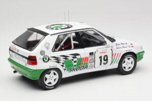 Skoda Felicia Kit Car #19 P. Sibera / P. Gross Tour de Corse 1995 IXO 1:18 18RMC149B Diecast — photo 2 of 6