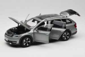 Skoda Octavia Mk4 Combi Green Paudi Model 1:18 ZMR000005GRU Diecast — photo 2 of 8