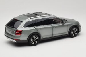 Skoda Octavia Mk4 Combi Green Paudi Model 1:18 ZMR000005GRU Diecast — photo 3 of 8