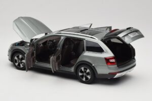 Skoda Octavia Mk4 Combi Green Paudi Model 1:18 ZMR000005GRU Diecast — photo 5 of 8