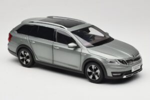 Skoda Octavia Mk4 Combi Green Paudi Model 1:18 ZMR000005GRU Diecast — photo 6 of 8