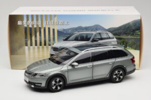 Skoda Octavia Mk4 Combi Green Paudi Model 1:18 ZMR000005GRU Diecast — photo 8 of 8