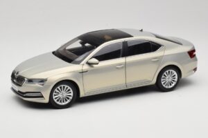 Skoda Superb Mk3 Gold Paudi Model 1:18 ZSS000006GOLD Diecast