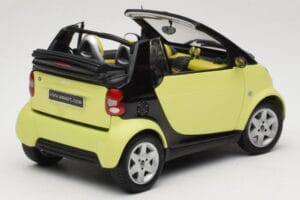 Smart Fortwo 450 Cabrio Yellow Minichamps 1:18 0012889V001C49Q00 Diecast — photo 3 of 8