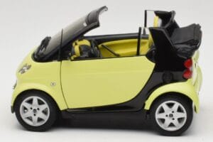 Smart Fortwo 450 Cabrio Yellow Minichamps 1:18 0012889V001C49Q00 Diecast — photo 4 of 8