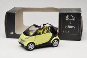 Smart Fortwo 450 Cabrio Yellow Minichamps 1:18 0012889V001C49Q00 Diecast — photo 8 of 8