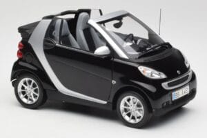 Smart Fortwo Cabrio W451 Black & Silver Minichamps 1:18 Q0022566V001C18Q00 Diecast — photo 6 of 8