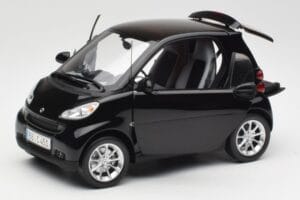 Smart Fortwo Coupe W451 Deep Black Minichamps 1:18 Q0022563V001C02Q00 Diecast — photo 2 of 8
