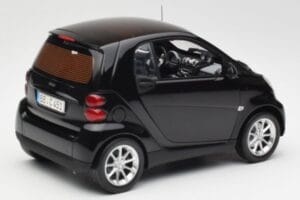 Smart Fortwo Coupe W451 Deep Black Minichamps 1:18 Q0022563V001C02Q00 Diecast — photo 3 of 8