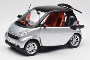 Smart Fortwo Coupe W451 Silver & Black Minichamps 1:18 Q0022528V001C75Q00 Diecast — photo 2 of 8