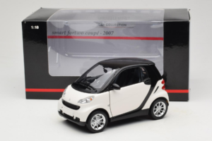 Smart Fortwo 451 Coupe White Black Minichamps 1:18 150036302 Diecast — photo 8 of 8